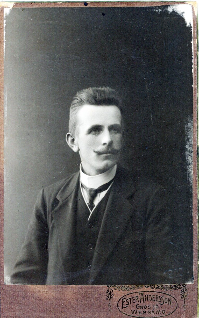1910 är Herman 29 år
